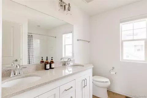 Bath - 8072 E 49th Pl, Denver, CO 80238 photo 4 of 5