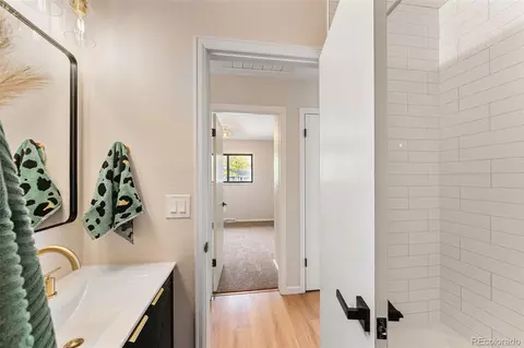 Bath - 8995 E Cornell Ave, Denver, CO 80231 photo 3 of 6