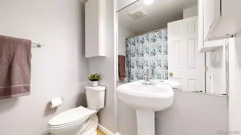 Bath - 8432 E Long Ave, Centennial, CO 80112 photo 5 of 6