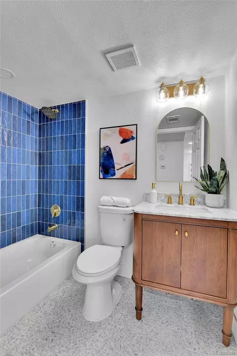 Bath - 4878 E Kentucky Ave #E, Denver, CO 80246 photo 1 of 2