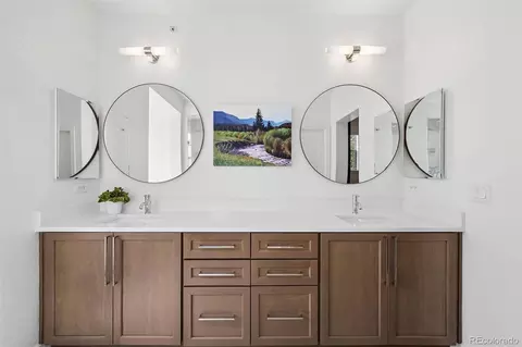 Bath - 9073 E 29th Pl, Denver, CO 80238 photo 2 of 3