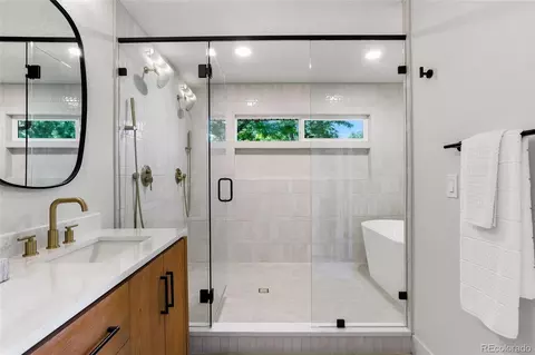 Bath - 6882 E Baker Pl, Denver, CO 80224 photo 2 of 5
