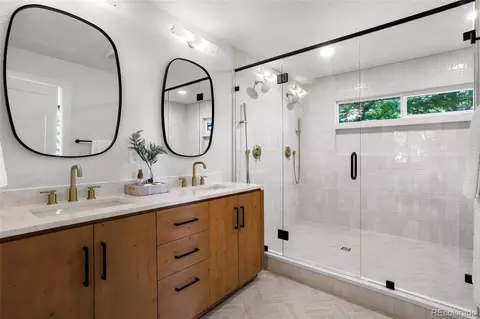 Bath - 6882 E Baker Pl, Denver, CO 80224 photo 1 of 5