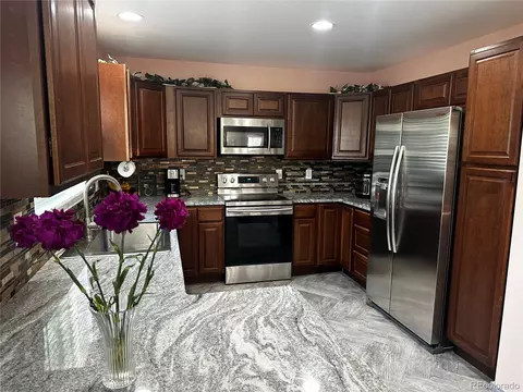 18562 E Bates Dr, Aurora, CO 80013 photo 2