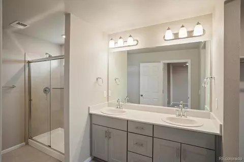 Bath - 21183 E 63rd Dr, Aurora, CO 80019 photo 2 of 7