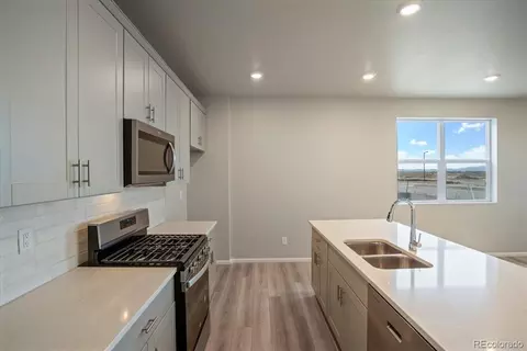 Kitchen - 21183 E 63rd Dr, Aurora, CO 80019 photo 7 of 8