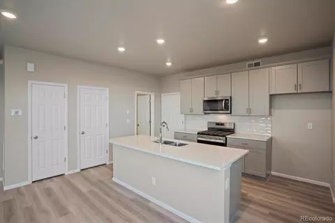 Kitchen - 21183 E 63rd Dr, Aurora, CO 80019 photo 5 of 8