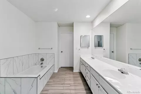 Bath - 12993 E Cornell Ave, Aurora, CO 80014 photo 3 of 5