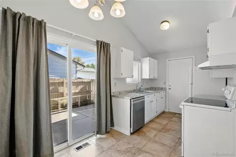Kitchen - 17593 E Temple Dr, Aurora, CO 80015 photo 2 of 3