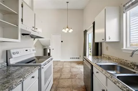 Kitchen - 17593 E Temple Dr, Aurora, CO 80015 photo 3 of 3