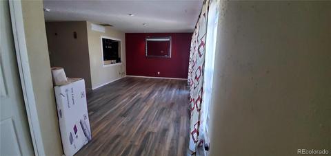 5520 Carson St, Denver, CO 80239 photo 2