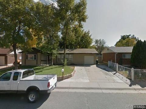 5520 Carson St, Denver, CO 80239 photo 1