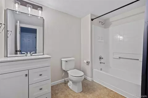 Bath - 22130 E Berry Pl, Aurora, CO 80015 photo 3 of 3