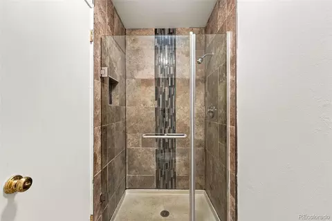 Bath - 9090 E Nassau Ave, Denver, CO 80237 photo 3 of 5