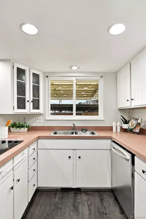 Kitchen - 9090 E Nassau Ave, Denver, CO 80237 photo 6 of 8