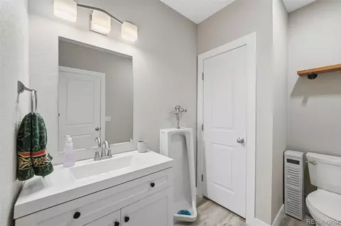 Bath - 17668 Eclipse St, Broomfield, CO 80023 photo 3 of 5