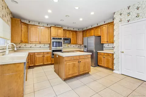 Kitchen - 5974 Sparrow Ave, Longmont, CO 80504 photo 2 of 3