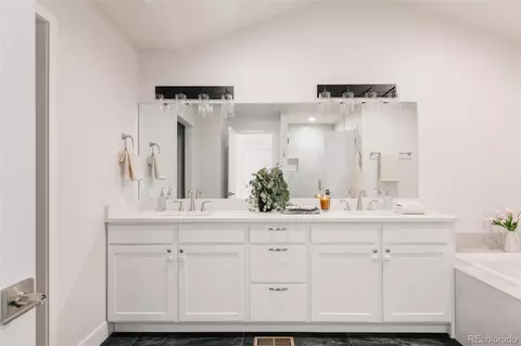 Bath - 8652 W 49th Pl, Arvada, CO 80002 photo 3 of 5
