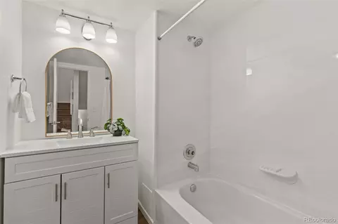 Bath - 3119 Bell Dr, Boulder, CO 80301 photo 4 of 5