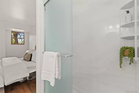 Bath - 3119 Bell Dr, Boulder, CO 80301 photo 3 of 5