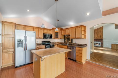 19357 E Batavia Dr, Aurora, CO 80011 photo 2