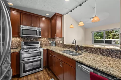 Kitchen - 2953 Eagle Way, Boulder, CO 80301 photo 2 of 4