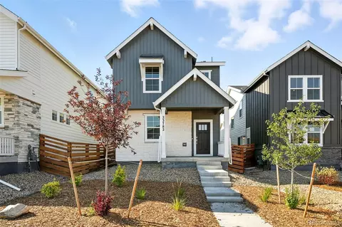 23782 E 33rd Pl, Aurora, CO 80019