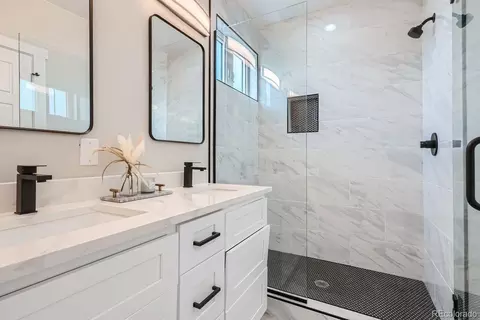 Bath - 3705 E 27th Ave, Denver, CO 80205 photo 2 of 4