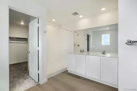 Bath - 45947 Mill Ave, Bennett, CO 80102 photo 1 of 3