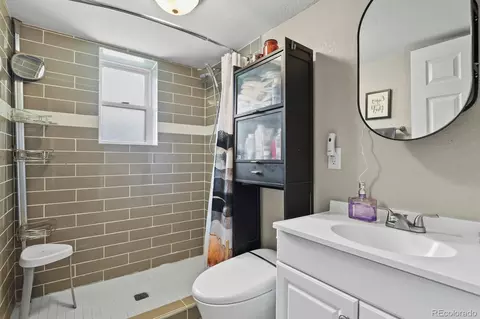 Bath - 15726 E Bails Dr, Aurora, CO 80017 photo 2 of 2