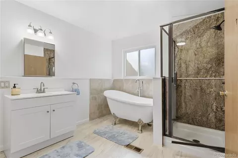 Bath - 17805 E Ada Dr, Aurora, CO 80017 photo 2 of 2