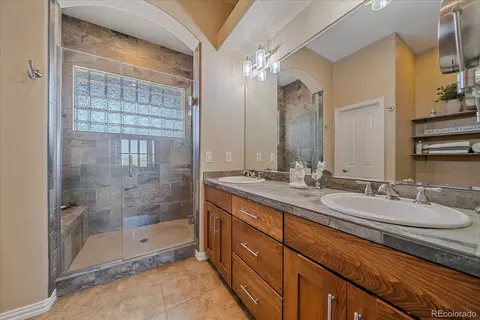 Bath - 23940 Easter Pl, Aurora, CO 80016 photo 2 of 4