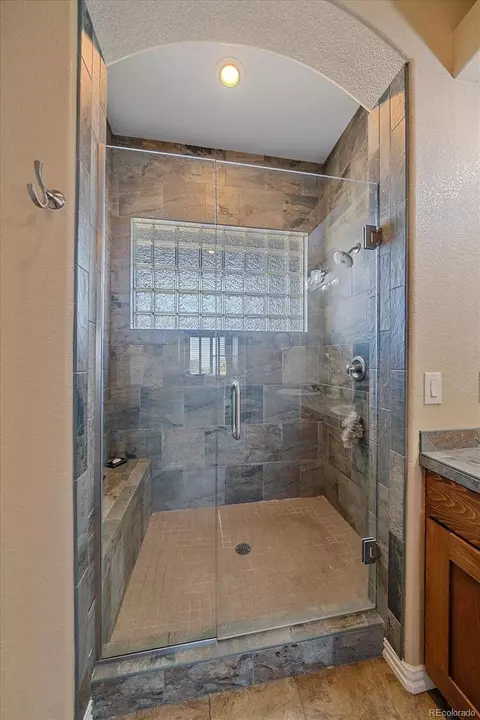 Bath - 23940 Easter Pl, Aurora, CO 80016 photo 3 of 4