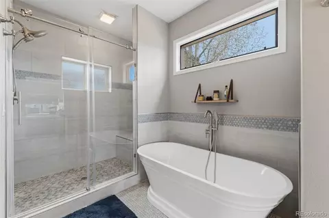 Bath - 245 E Coyote Ct, Silverthorne, CO 80498 photo 2 of 5