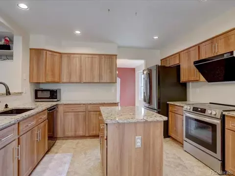 Kitchen - 19043 E Low Dr, Aurora, CO 80015 photo 2 of 4