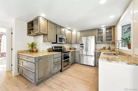 Kitchen - 31 Wild Tiger Ln, Boulder, CO 80302 photo 3 of 3