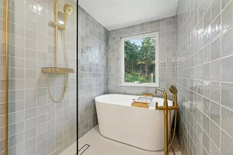 Bath - 31 Wild Tiger Ln, Boulder, CO 80302 photo 1 of 6