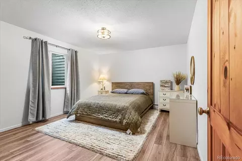 Bedroom - 26955 Stagecoach Rd, Conifer, CO 80433 photo 3 of 4