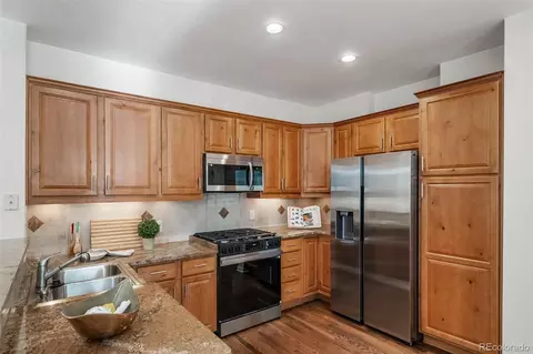Kitchen - 23372 E Chenango Pl, Aurora, CO 80016 photo 3 of 4