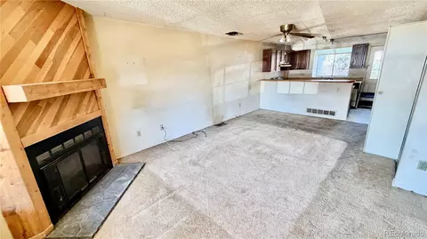 Living - 16923 E Whitaker Dr #L, Aurora, CO 80015 photo 3 of 4