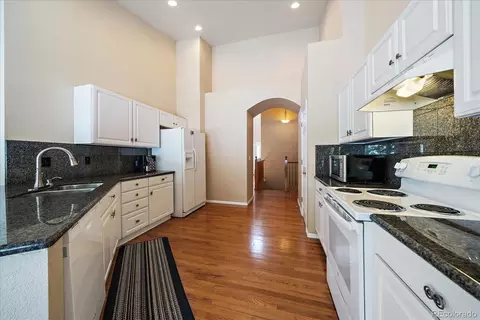 Kitchen - 6148 S Killarney Dr, Centennial, CO 80016 photo 4 of 5