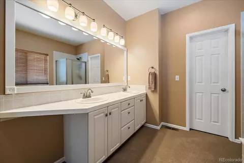 Bath - 6148 S Killarney Dr, Centennial, CO 80016 photo 2 of 6