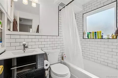 Bath - 961 16th St #8, Boulder, CO 80302 photo 1 of 1