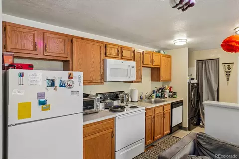 Kitchen - 961 16th St #8, Boulder, CO 80302 photo 2 of 3