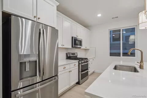 Kitchen - 904 Steppe Ln, Windsor, CO 80550 photo 2 of 2