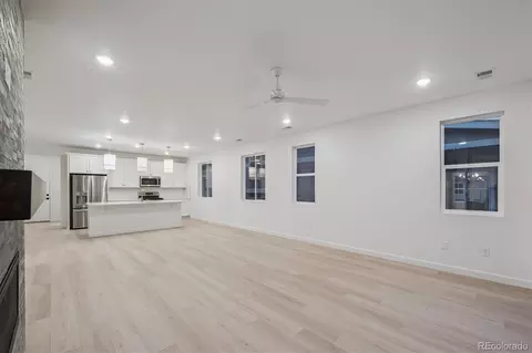 Living - 904 Steppe Ln, Windsor, CO 80550 photo 5 of 6