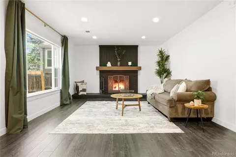 Living - 1127 E Kettle Pl, Centennial, CO 80122 photo 2 of 3