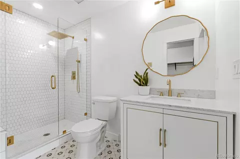 Bath - 1127 E Kettle Pl, Centennial, CO 80122 photo 1 of 5