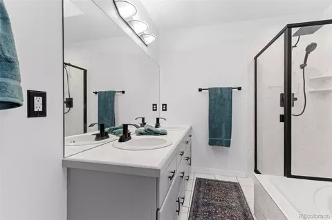 Bath - 9552 Pine Springs Dr, Morrison, CO 80465 photo 2 of 4