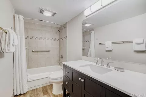 Bath - 500 S Frontage Rd #415, Vail, CO 81657 photo 1 of 2